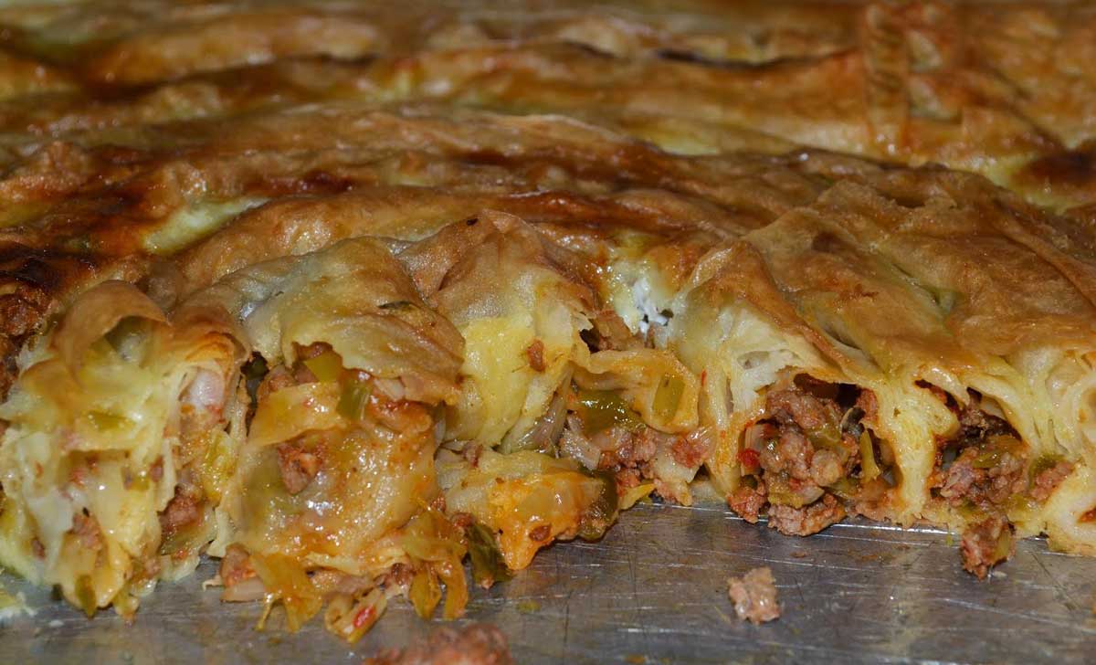 Hafif ve Lezzetli Kıymalı Pırasa Böreği